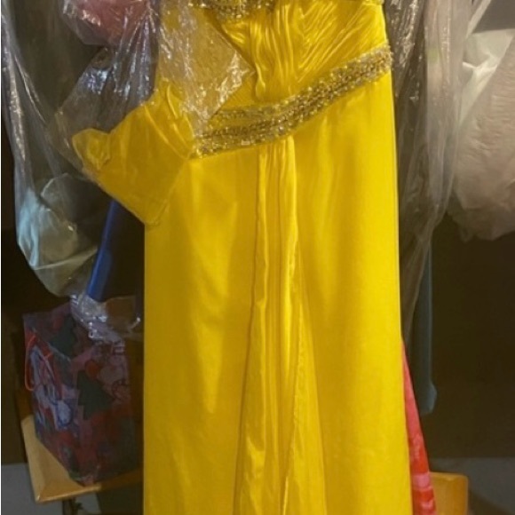 Flowy yellow Tony Bowls prom gown - Picture 2 of 16